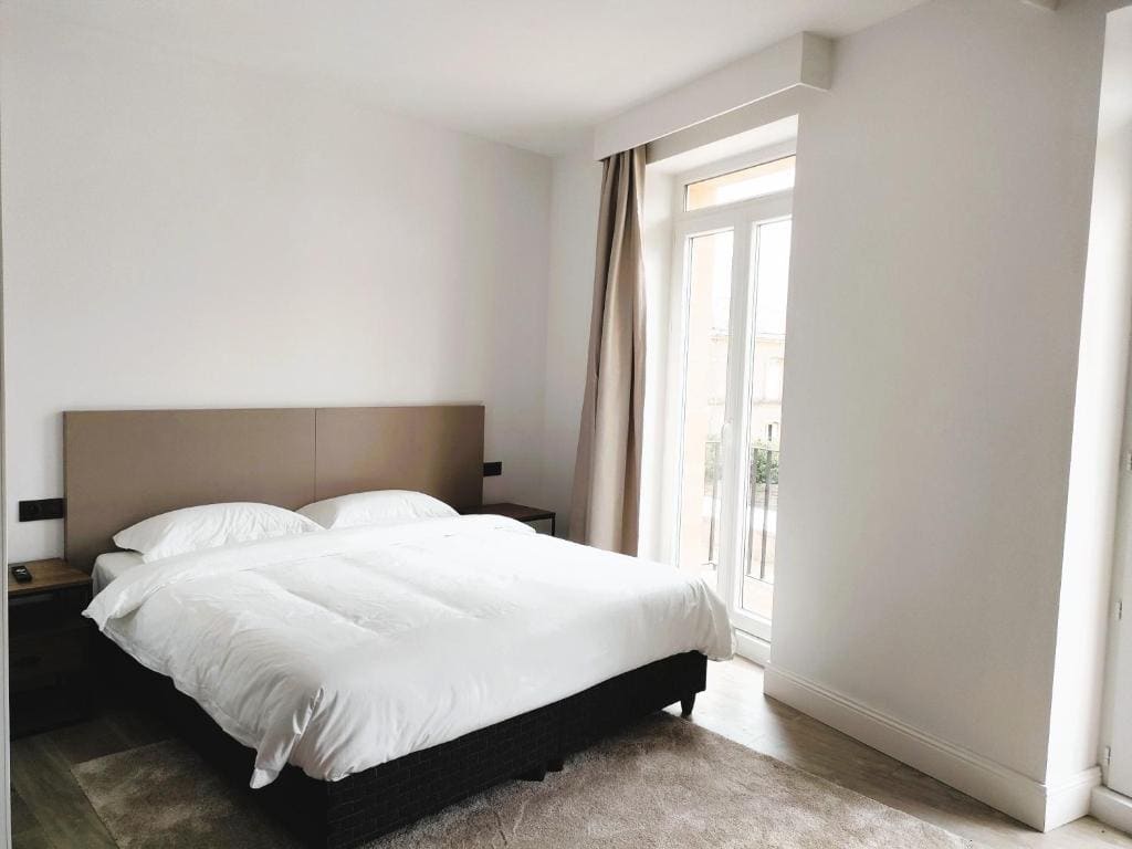 King Room with Balcony room - Image 1