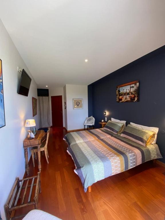 Comfort Triple Room with Shower room - Image 2