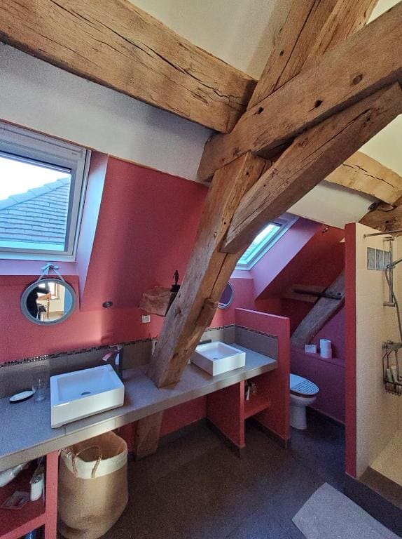 Deluxe Double Room with Shower room - Image 3