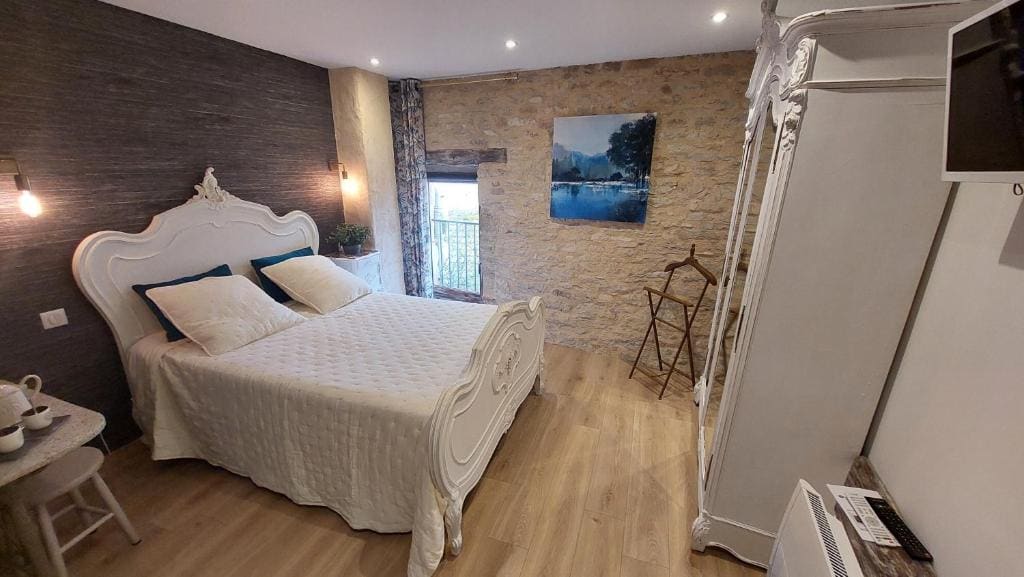 Double Room with Private Bathroom room - Image 3