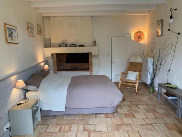 Family Room with Private Bathroom room - Image 2