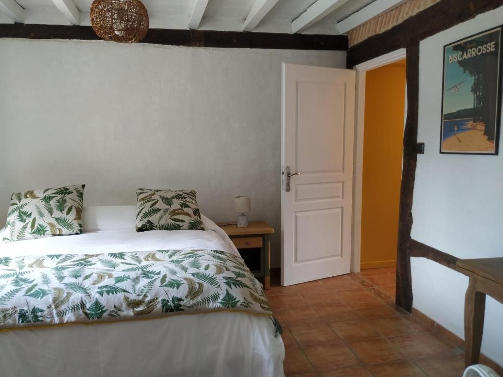 Standard Double Room with Fan room - Image 3