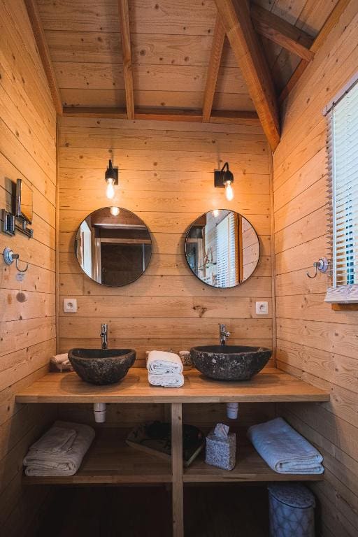 Superior Chalet room - Image 3