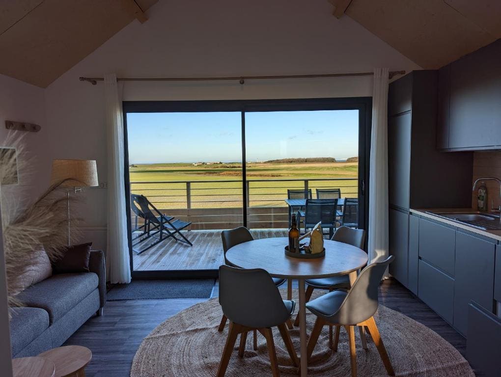 Apartment with Sea View room - Image 3