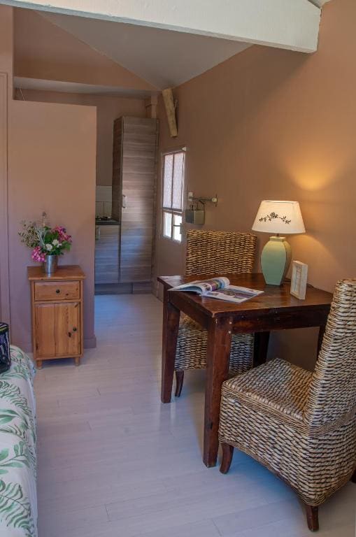 Double Room with Garden View room - Image 3