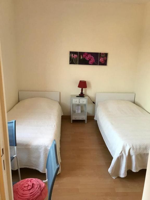 Twin Room with Bathroom room - Image 2