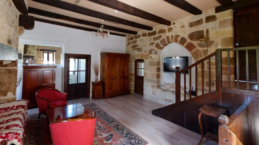 Double Room with Pool View room - Image 3