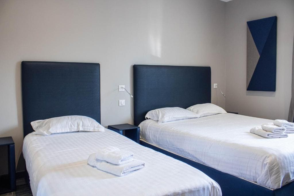 Deluxe Family Room room - Image 2