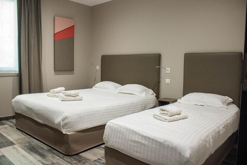 Deluxe Family Room room - Image 1