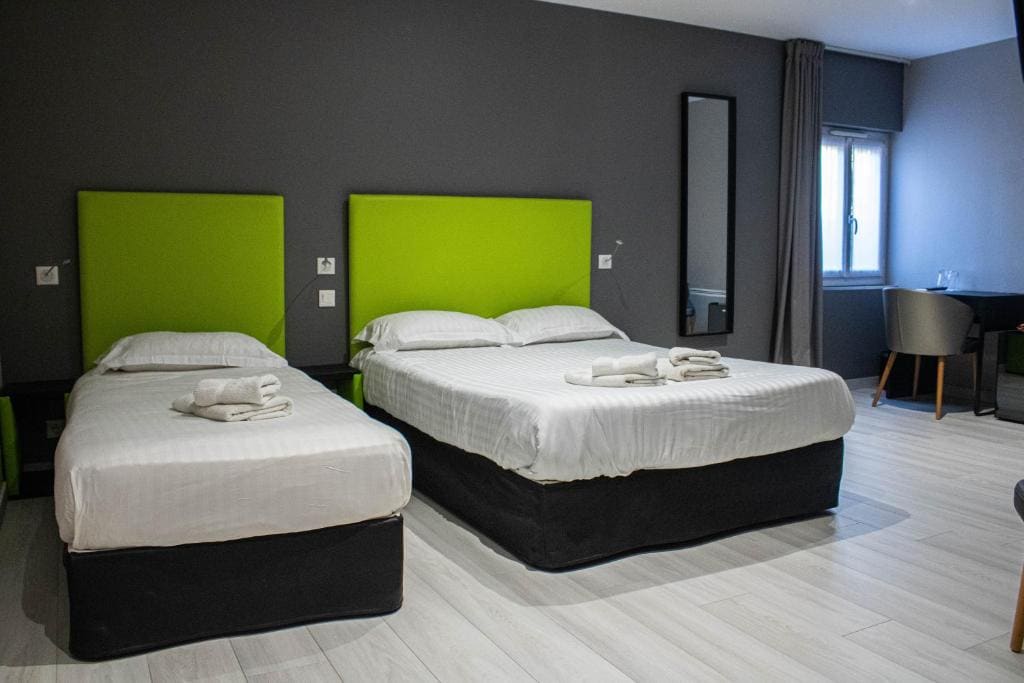 Standard Family Room room - Image 1