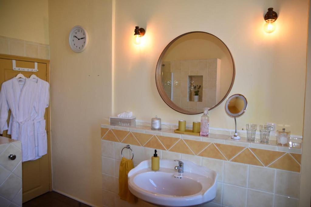 Double Room with Private Bathroom room - Image 1