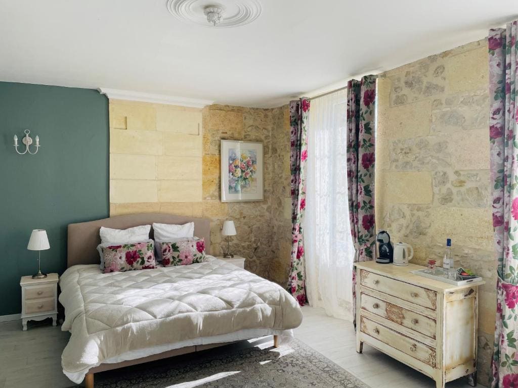 Deluxe King Room room - Image 2