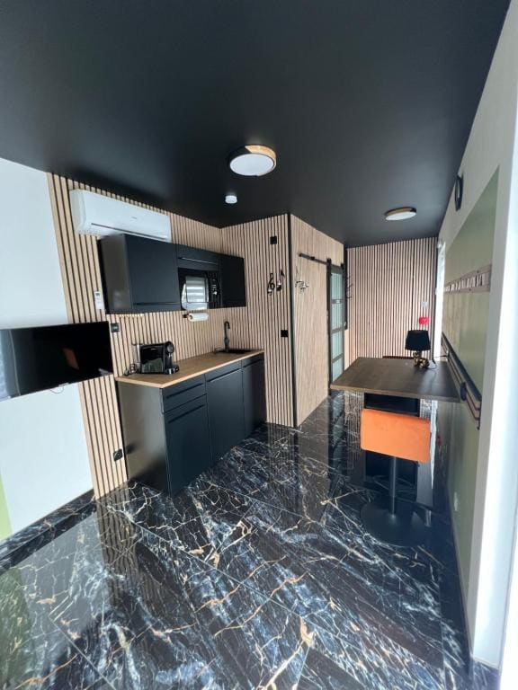 Deluxe Room room - Image 3
