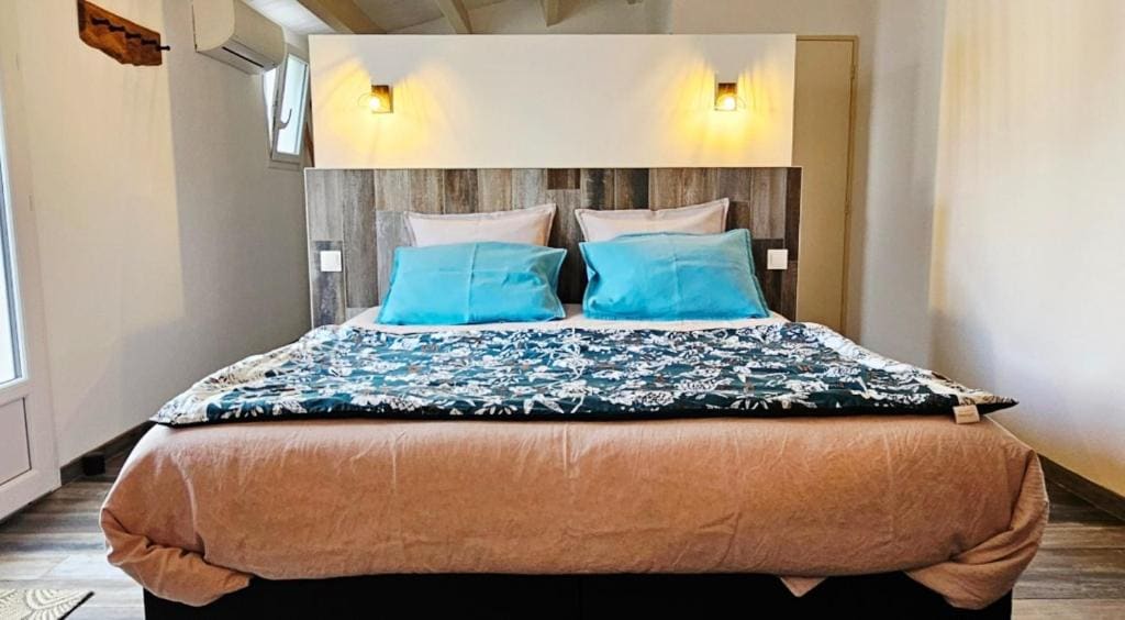 Queen Room with Pool View room - Image 2