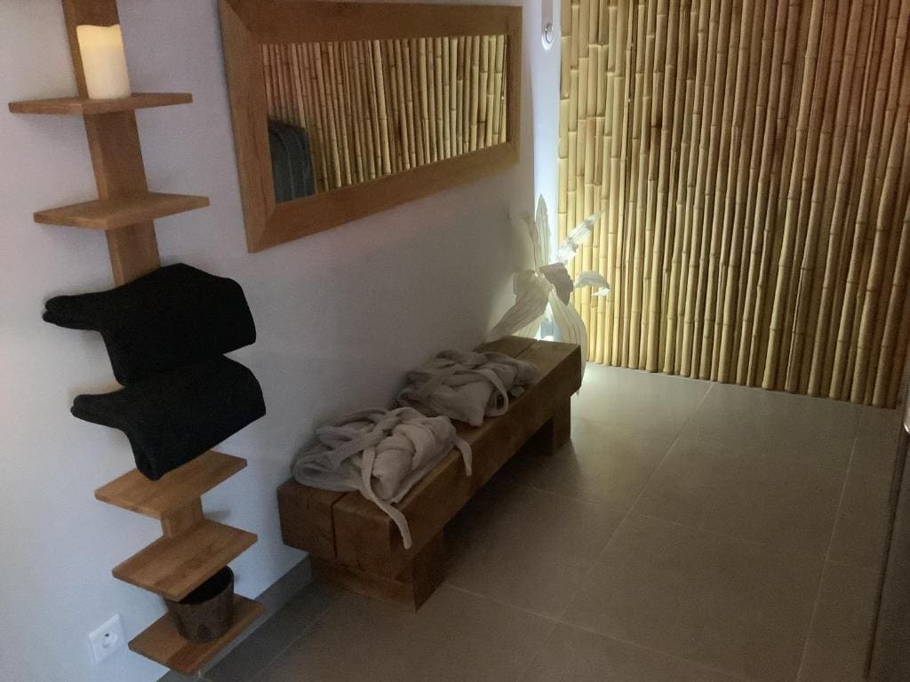 Studio with Spa Bath room - Image 1