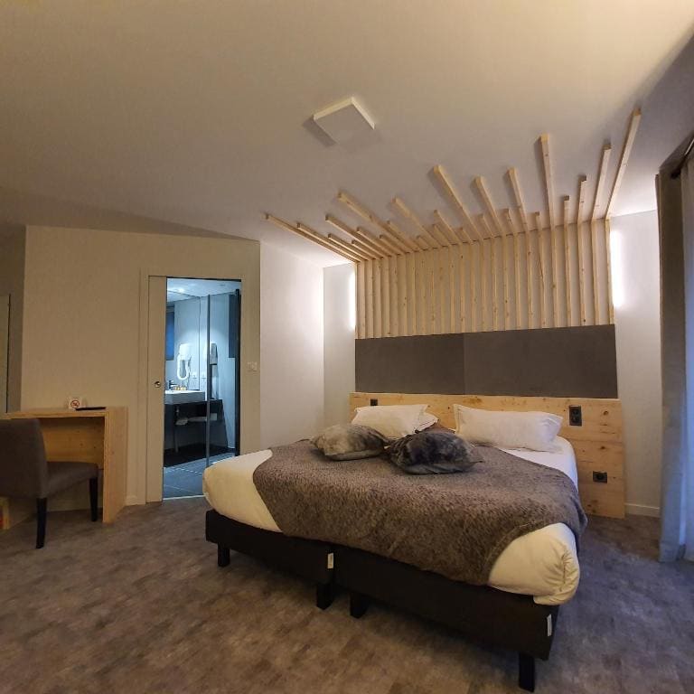 Deluxe King Room room - Image 2