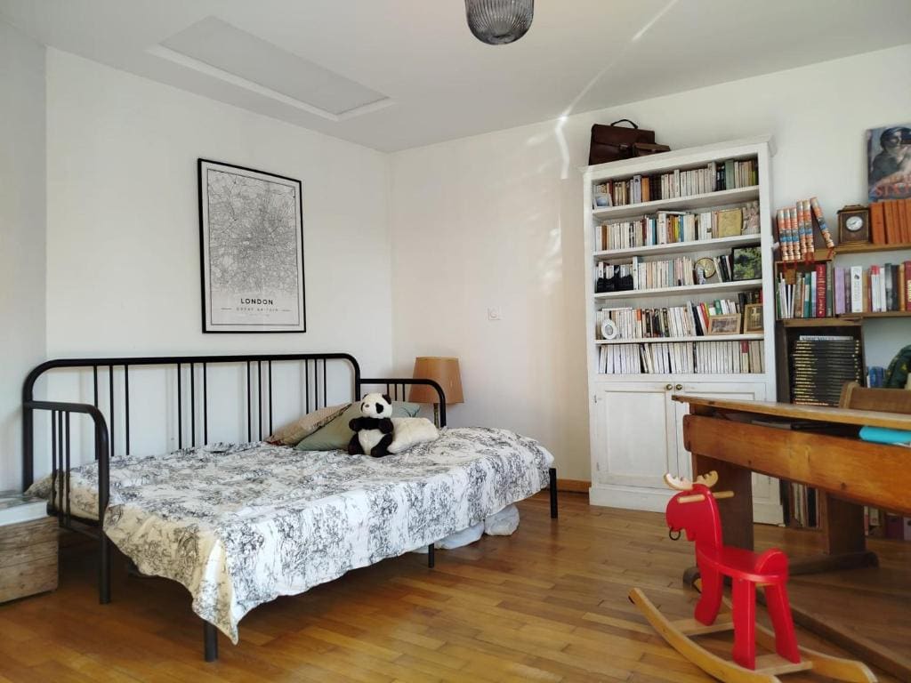 Vacation Home room - Image 3
