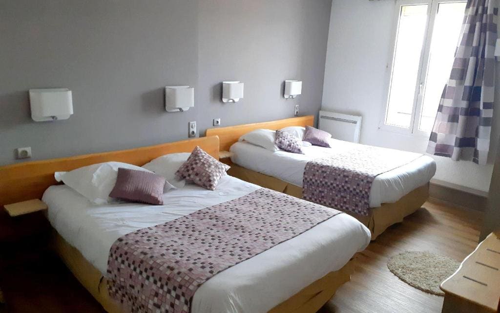Superior Quadruple Room room - Image 2