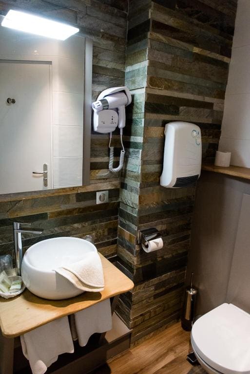 Superior Triple Room room - Image 1