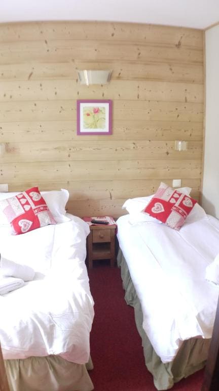 Twin Room with Balcony room - Image 1