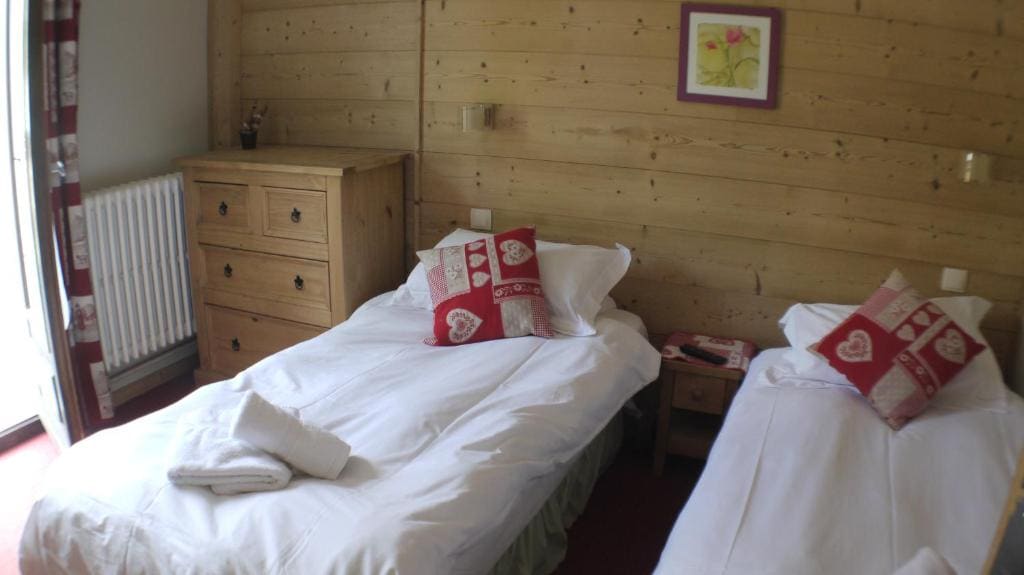 Twin Room with Balcony room - Image 2