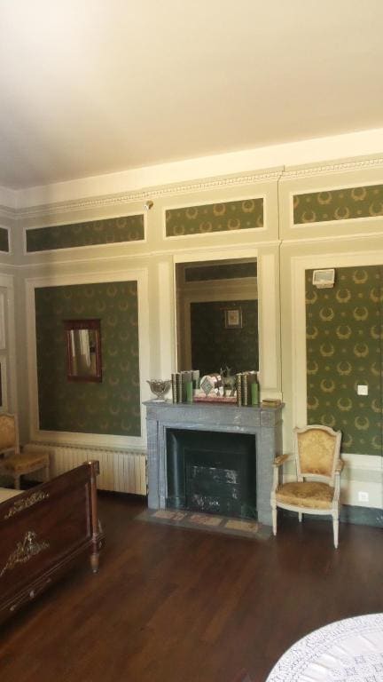 Family Room with Bathroom room - Image 3