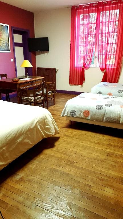 Superior Family Room room - Image 2