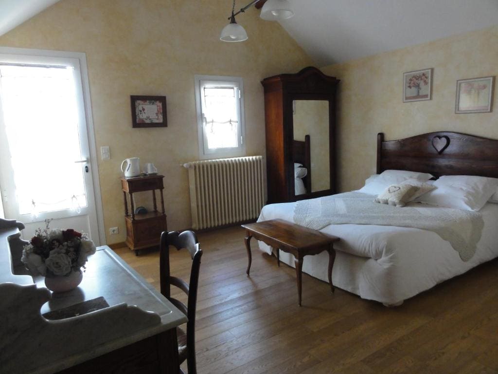 Family Room with Garden View room - Image 3