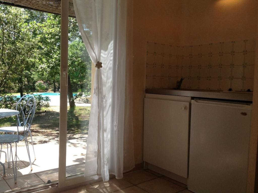 Family Two Bedroom Suite with kitchenette and Pool View room - Image 3