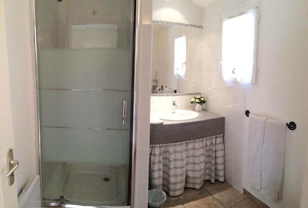 Superior Double Room with Pool View room - Image 3