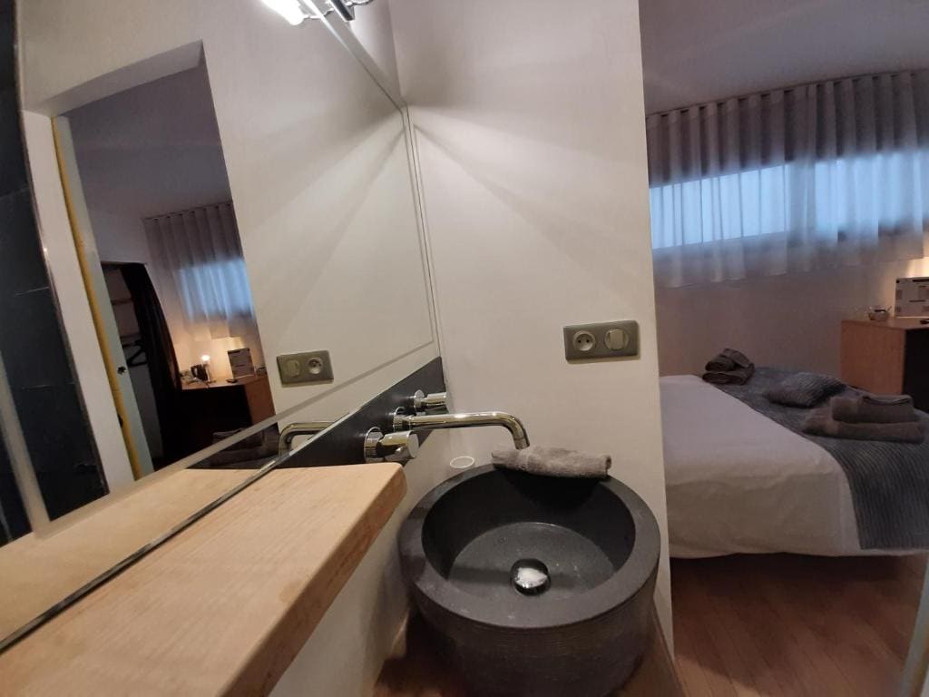 Small Double Room room - Image 3