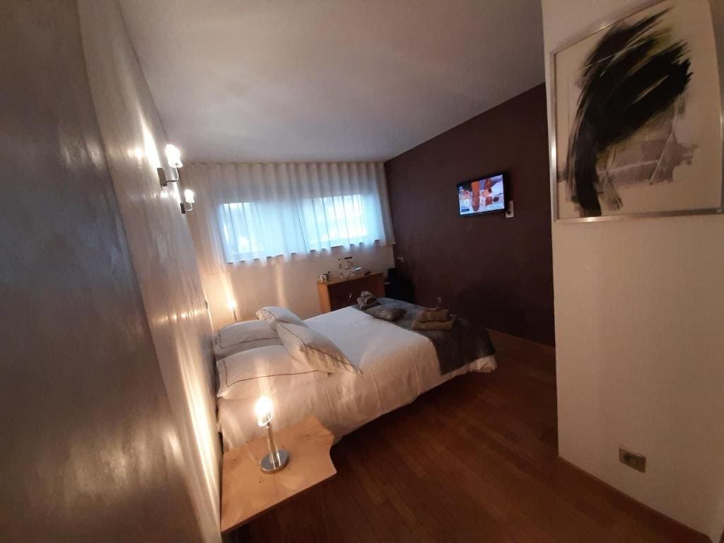 Large Double Room room - Image 3