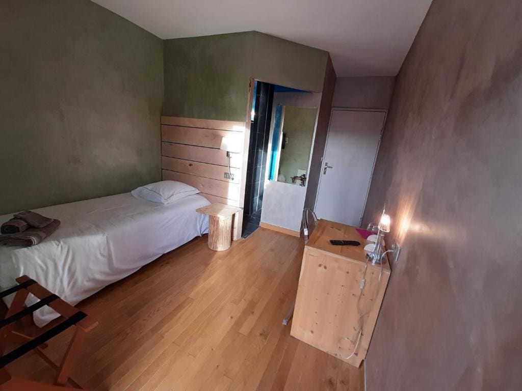 Single Room with Garden View room - Image 2