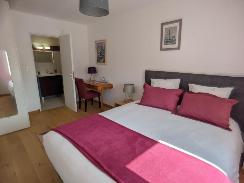 Double Room with Private External Bathroom room - Image 2