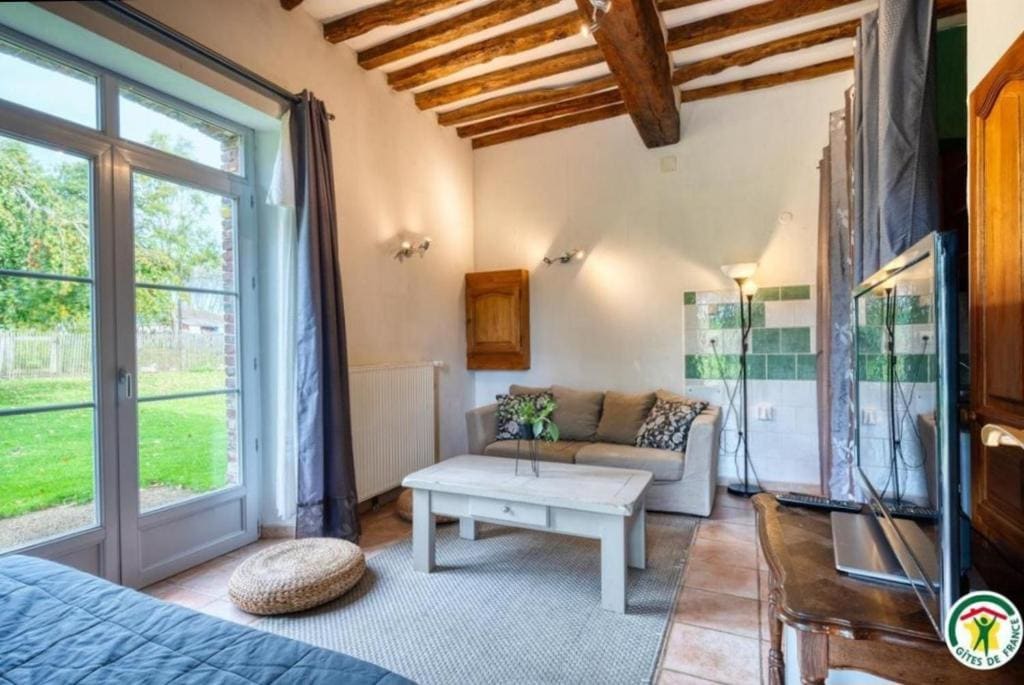 Five-Bedroom House room - Image 2