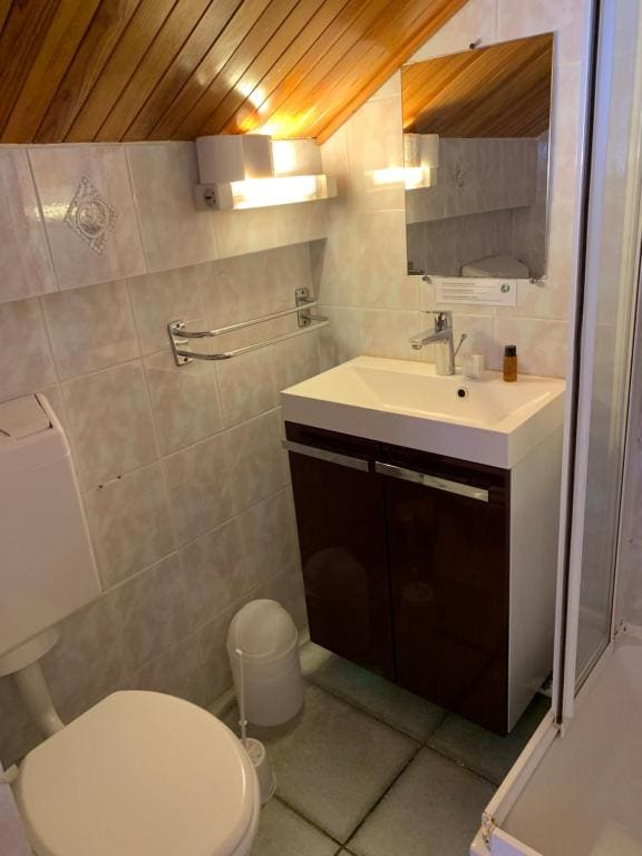Small Single Room room - Image 1