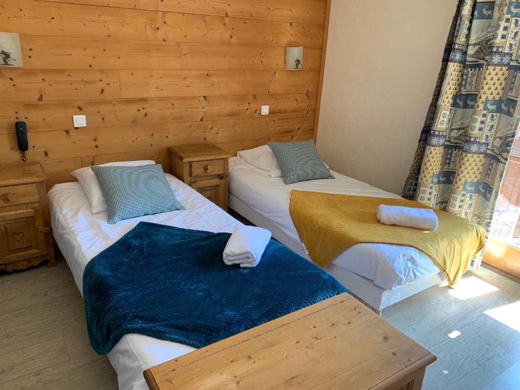 Triple Room with Mountain View ( 3 single beds) room - Image 2