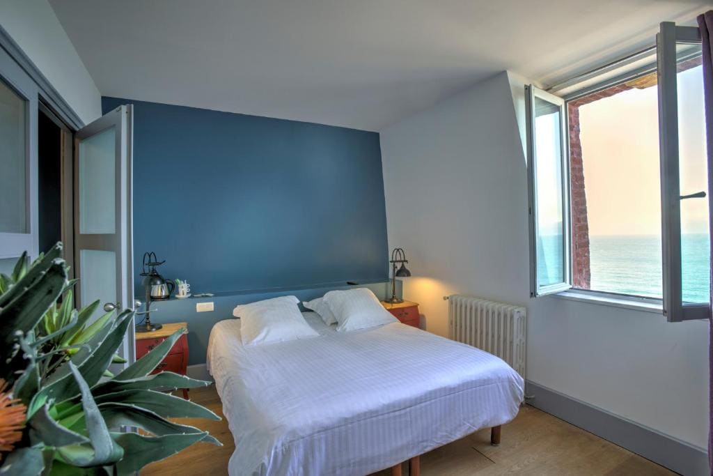 Double Room with Spa Bath and Sea View - Third Floor room - Image 1