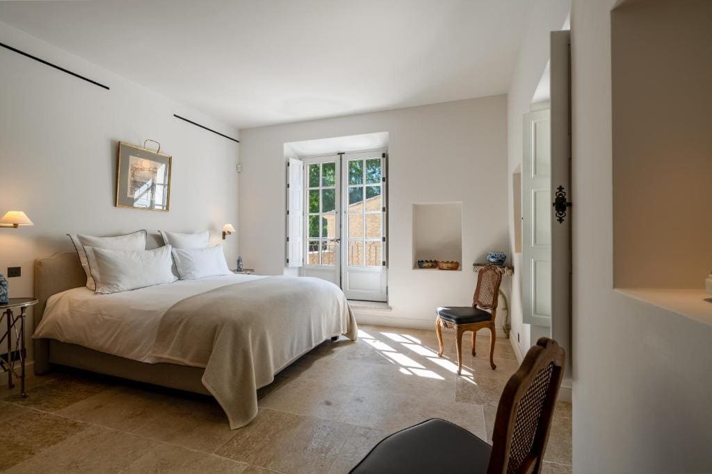 King Suite with Balcony room - Image 2