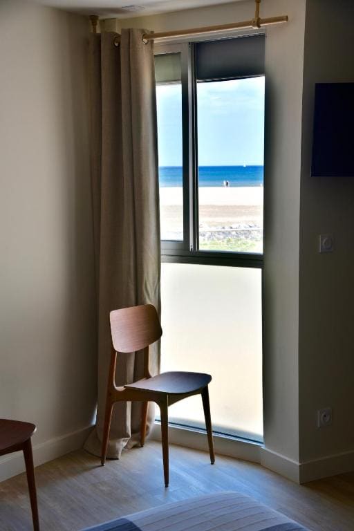 Double Room with Sea View room - Image 2