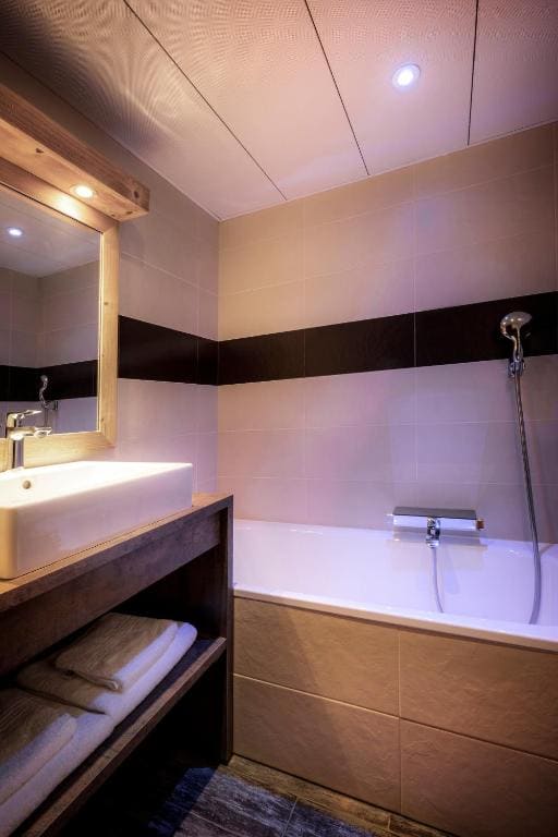 Room room - Image 1