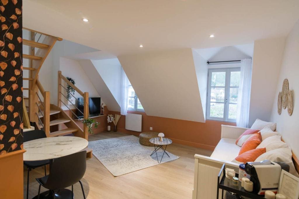 Apartment - Split Level room - Image 1