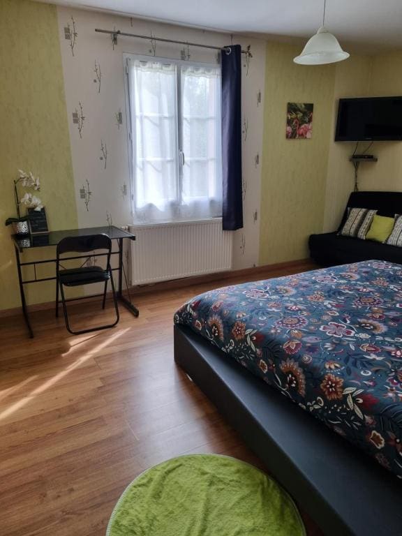 Family Room with Bathroom room - Image 1