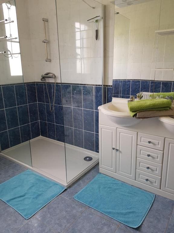Family Room with Bathroom room - Image 2