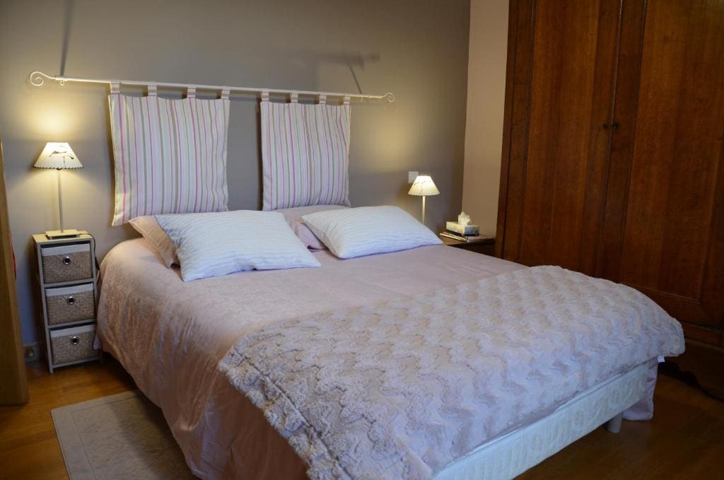 Double Room with Private External Bathroom room - Image 2