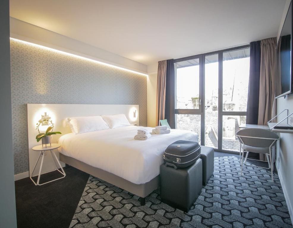 Business Double Room with King Size Bed room - Image 1