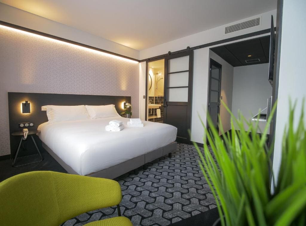 Executive Double Room with King Size Bed room - Image 1