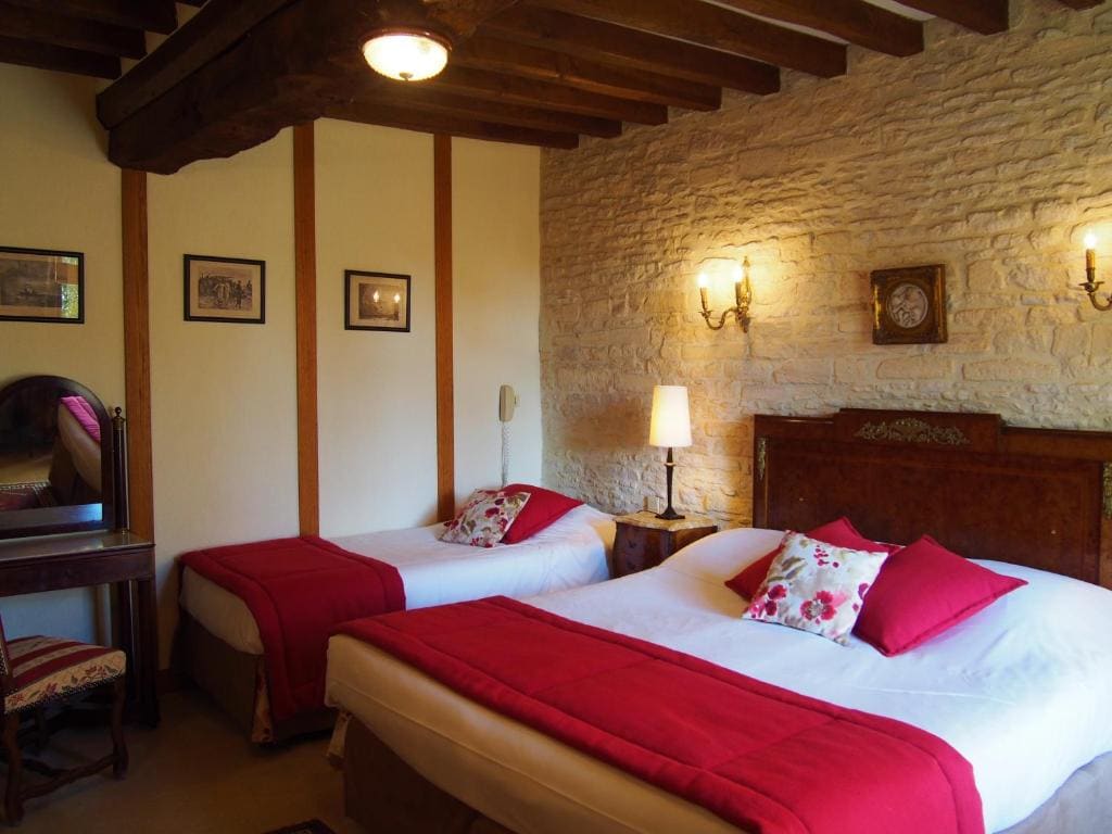 Superior Triple Room room - Image 2