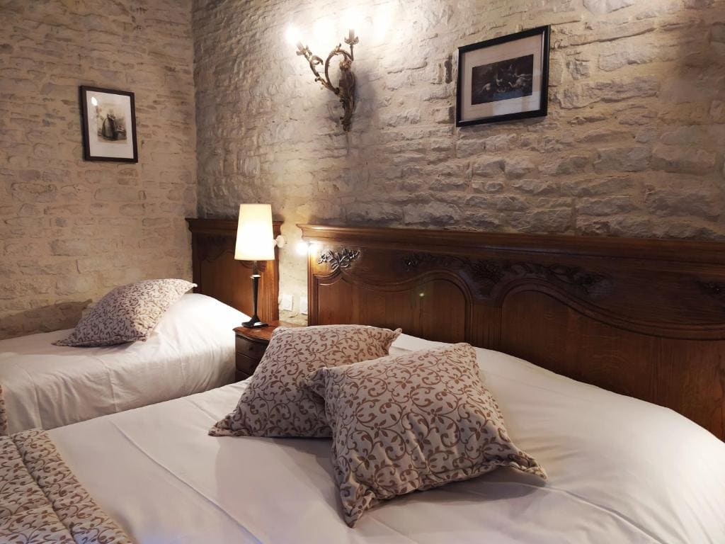 Superior Triple Room room - Image 1