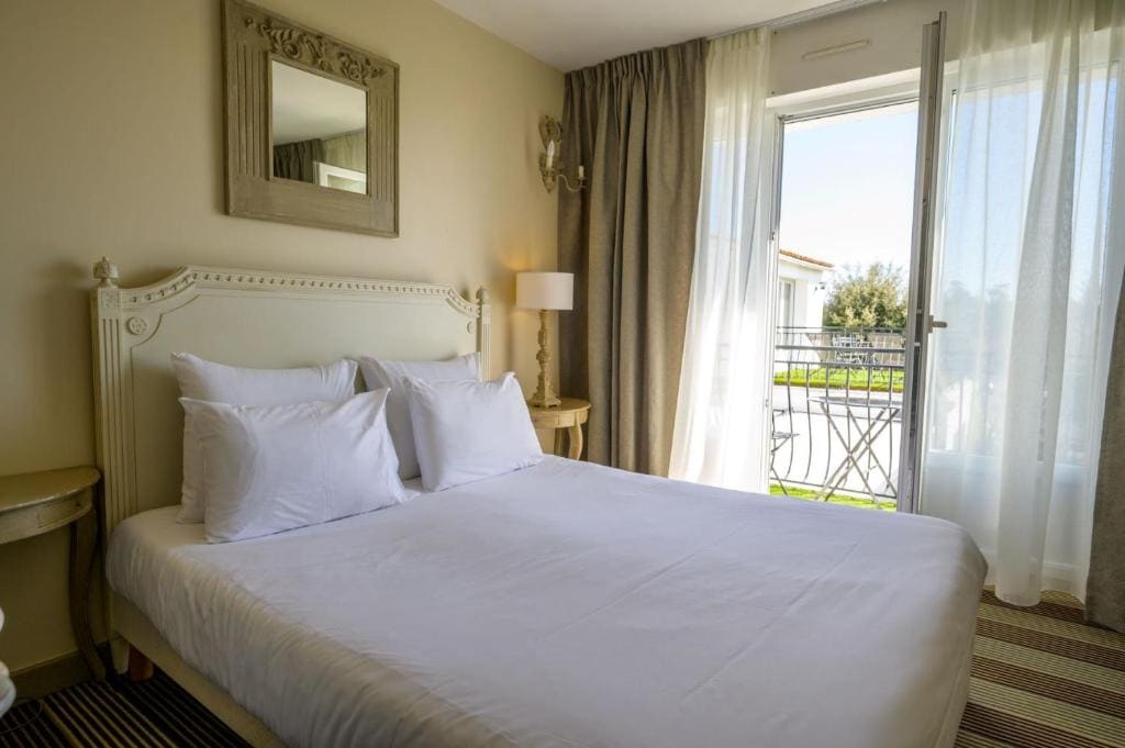 Double Room with Sea View room - Image 1